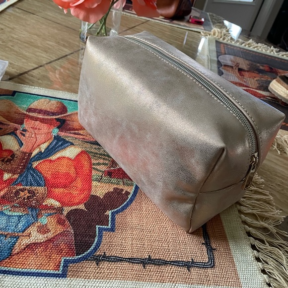 Bath and Body Works Makeup Bag NWT - Picture 4 of 10